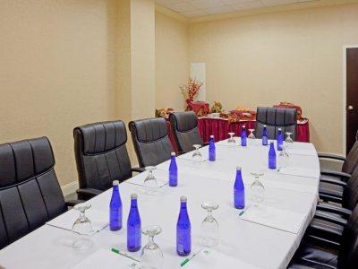 Boston - & Conference Center By Ihg 3*