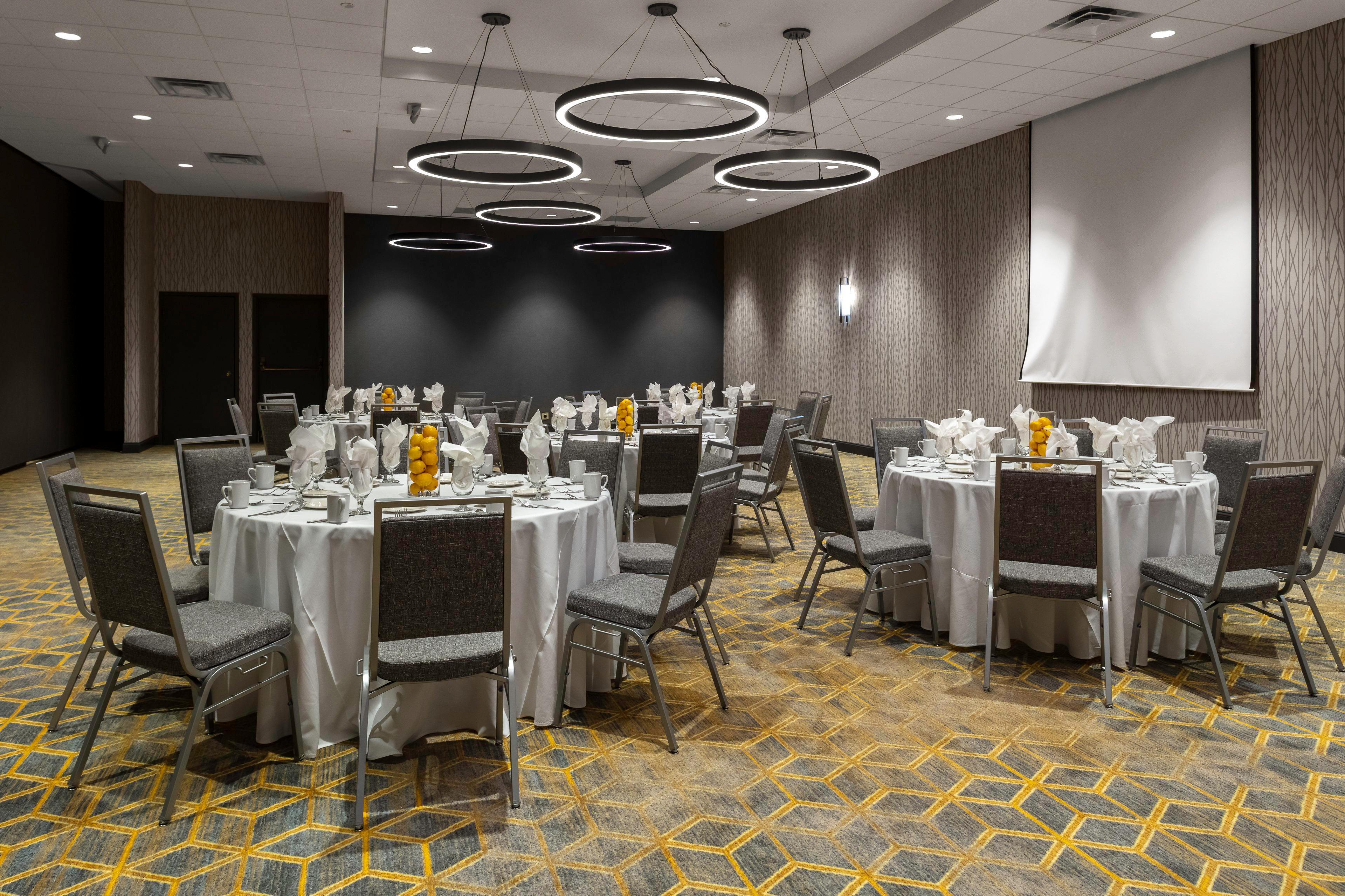 Holiday Boston - & Conference Center By Ihg Hotel