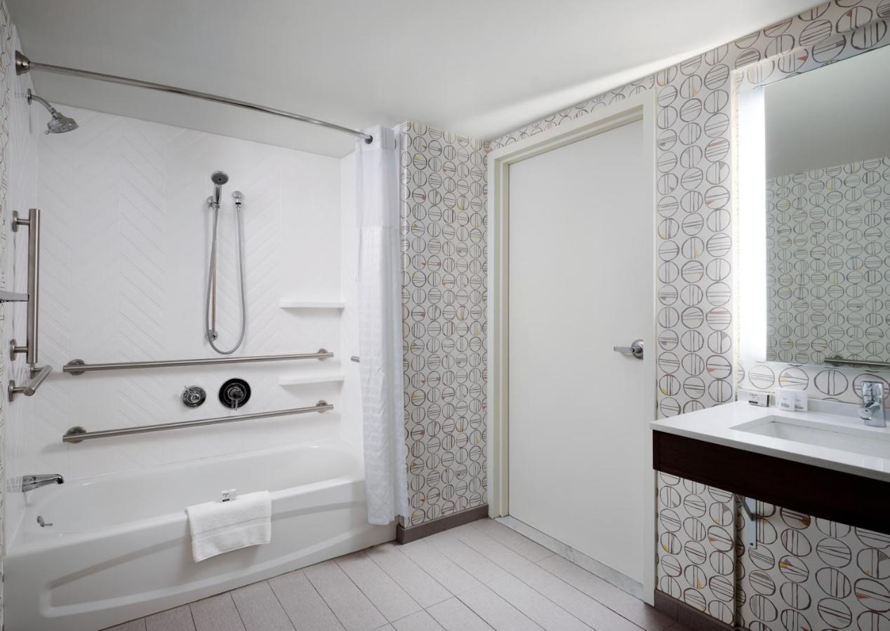 Boston - & Conference Center By Ihg Hotel 3*