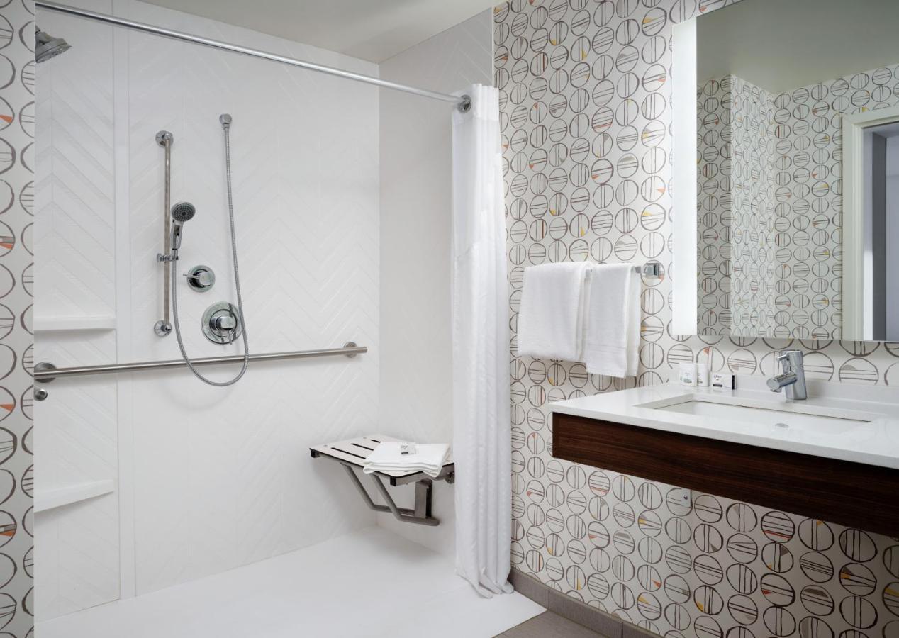 Hotel Holiday Boston - & Conference Center By Ihg