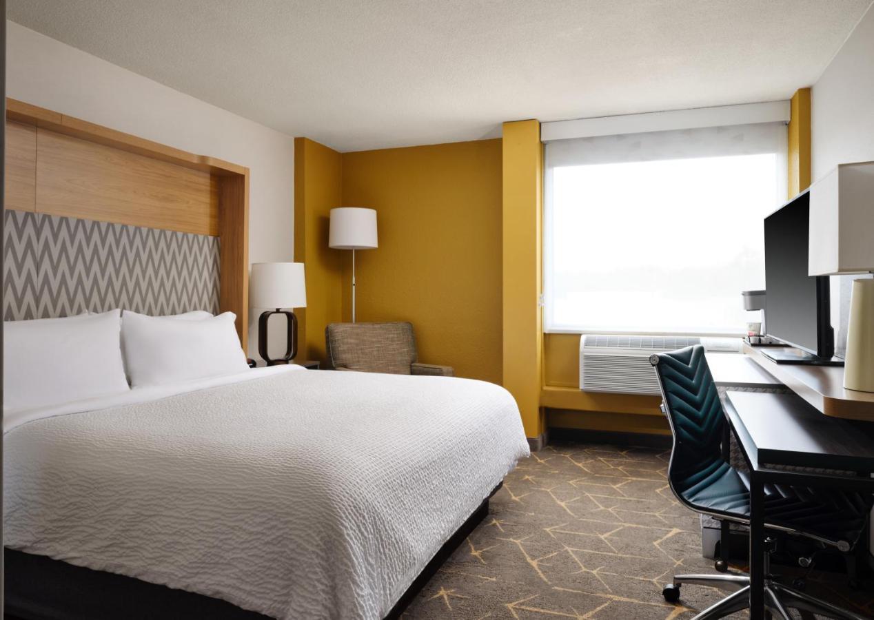 Boston - & Conference Center By Ihg 3*