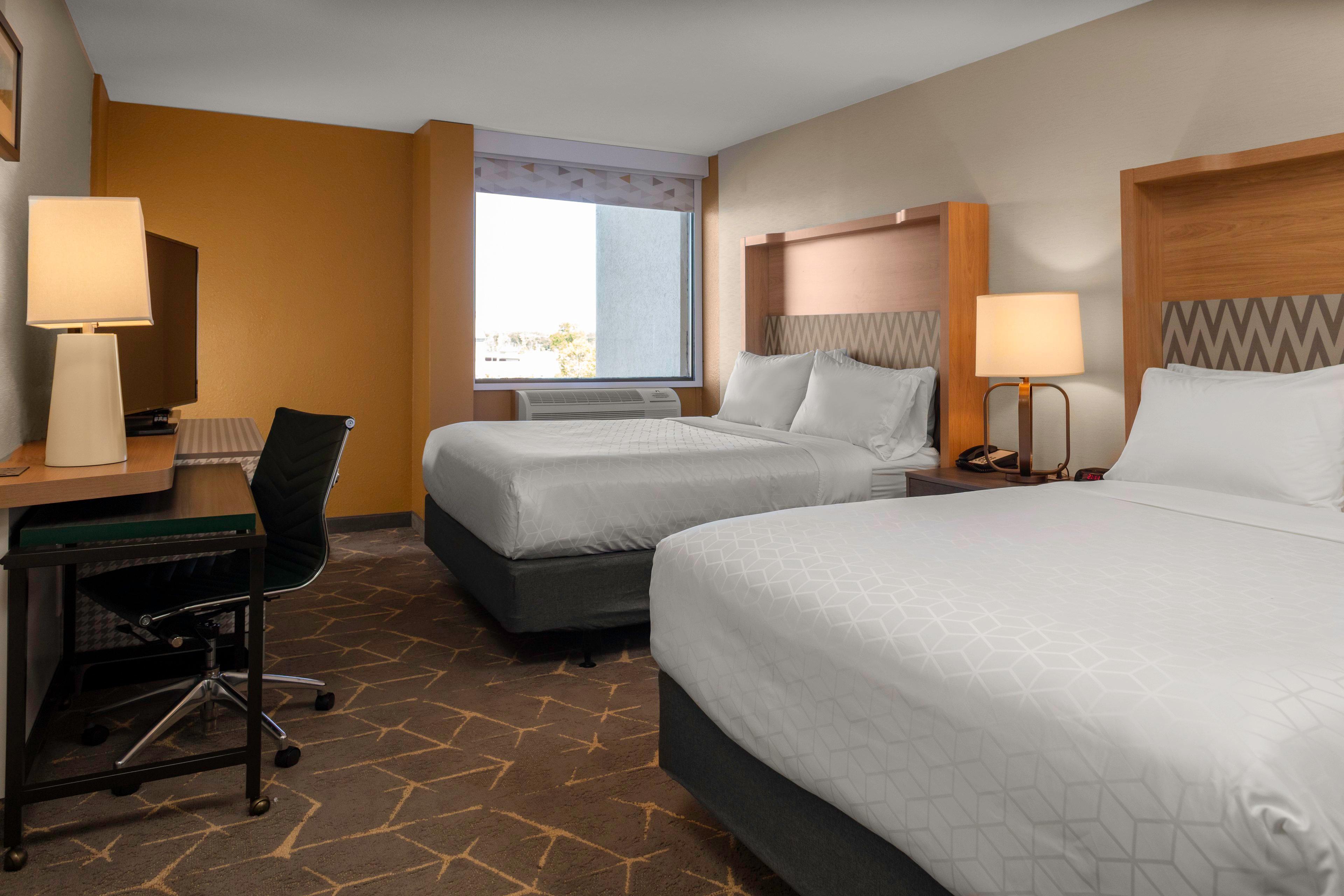 Holiday Boston - & Conference Center By Ihg Hotel 3*
