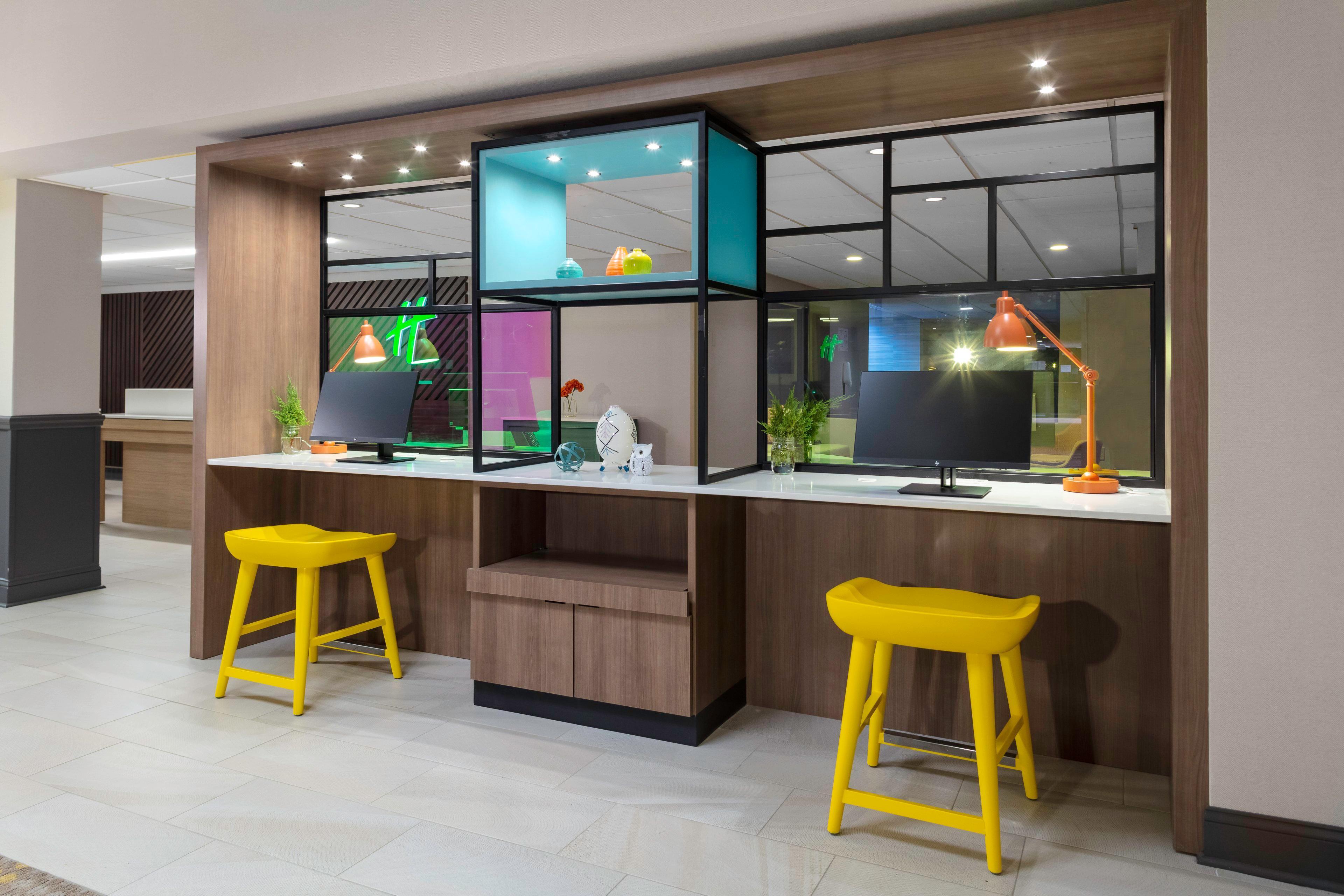 Holiday Boston - & Conference Center By Ihg