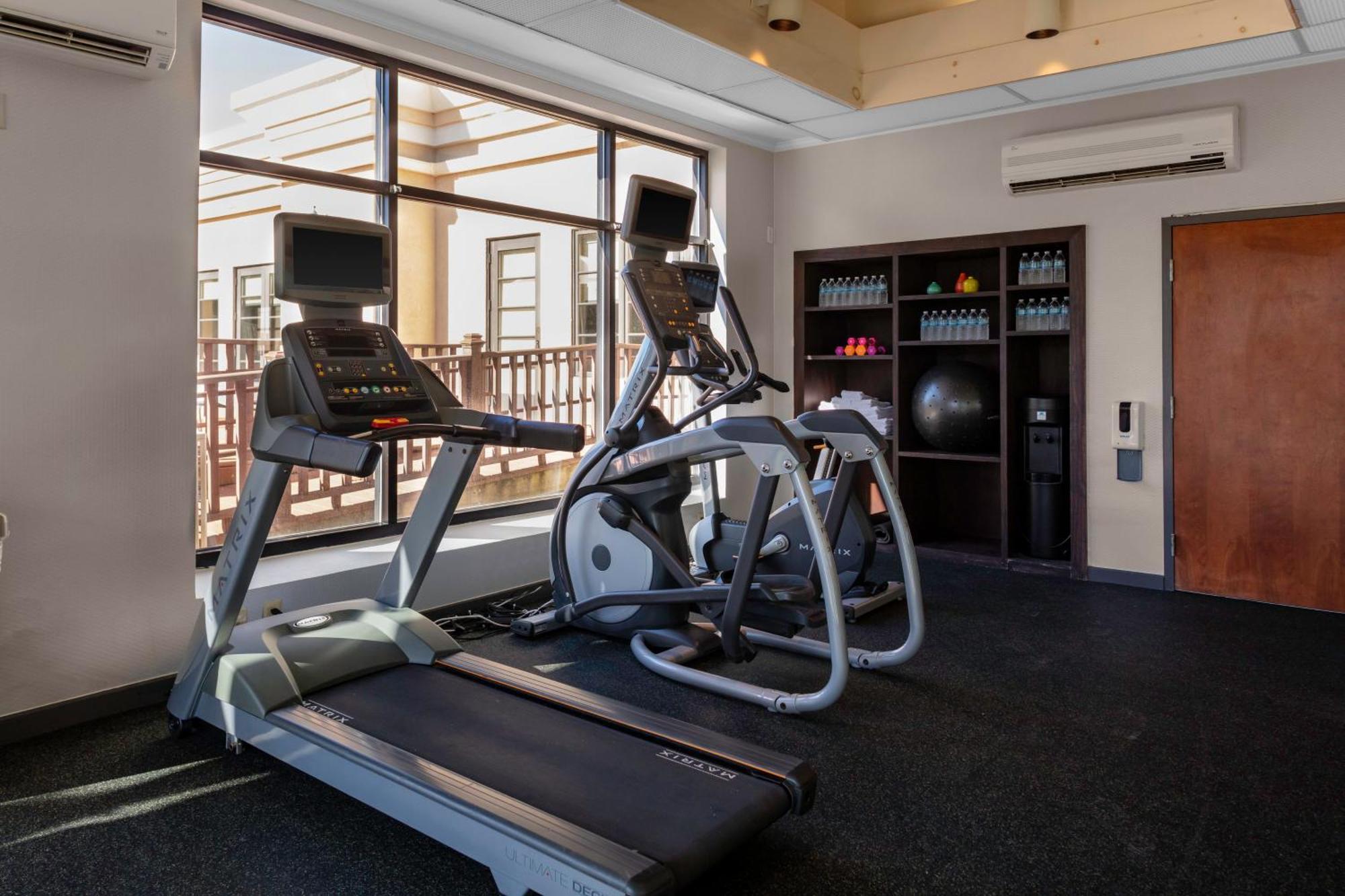 Hotel Boston - & Conference Center By Ihg