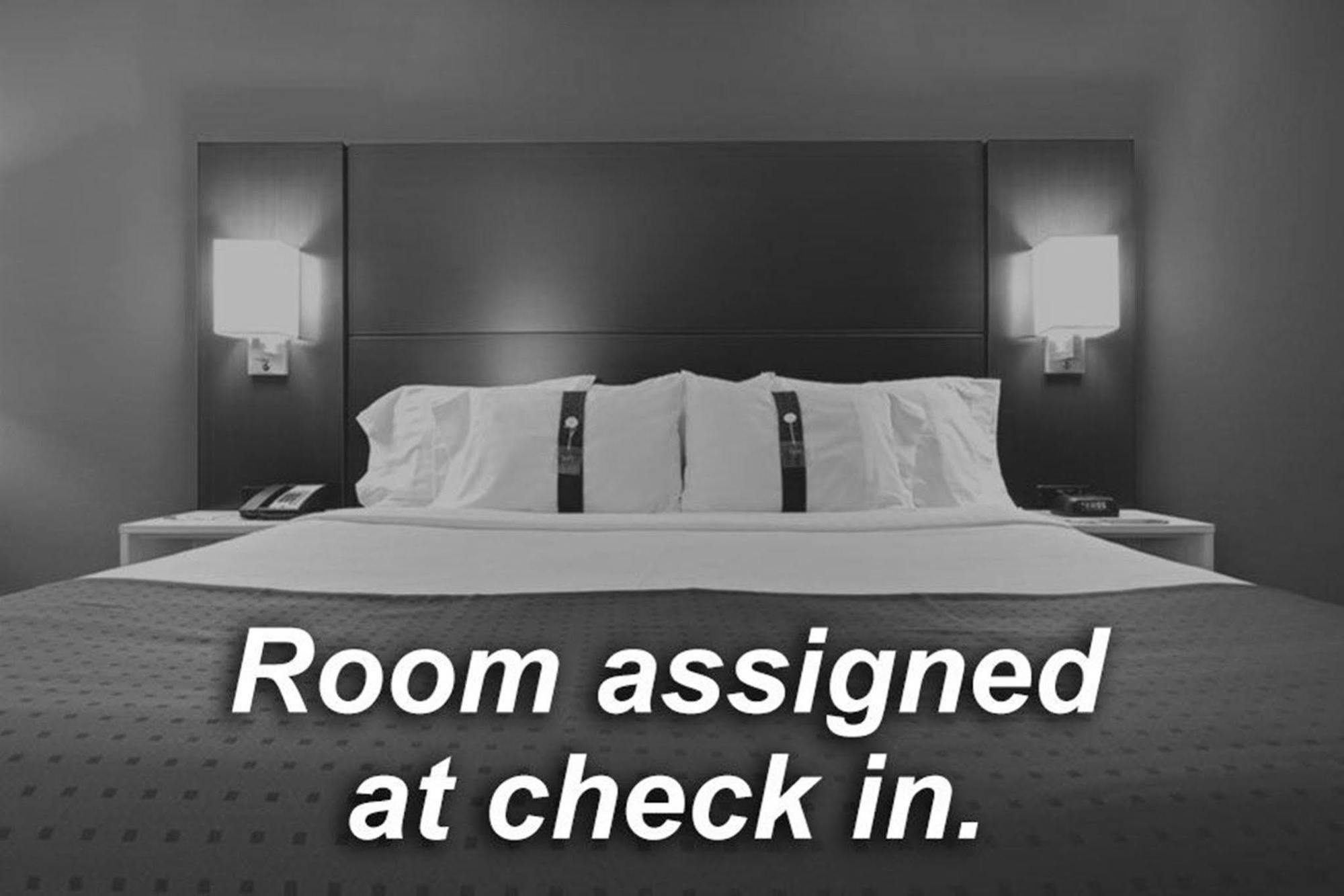 Holiday Boston - & Conference Center By Ihg Hotel 3*